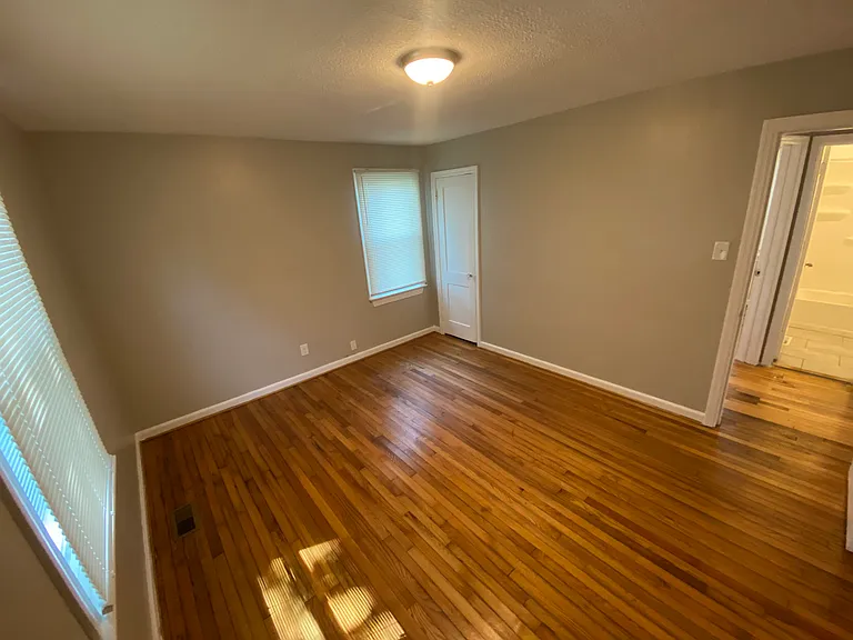 702 Grove St — Photo 11