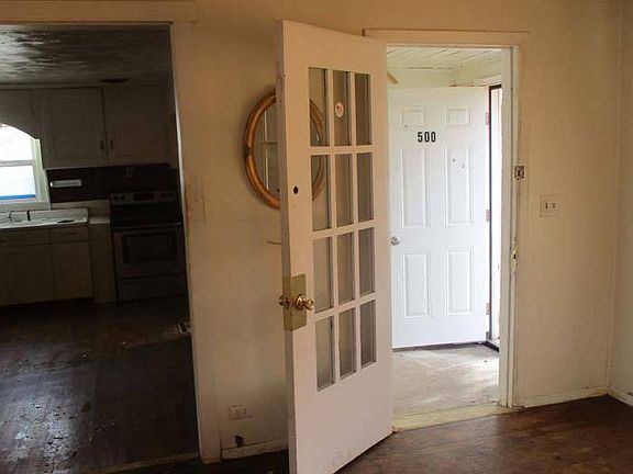 2nd image of 500 E 3rd St