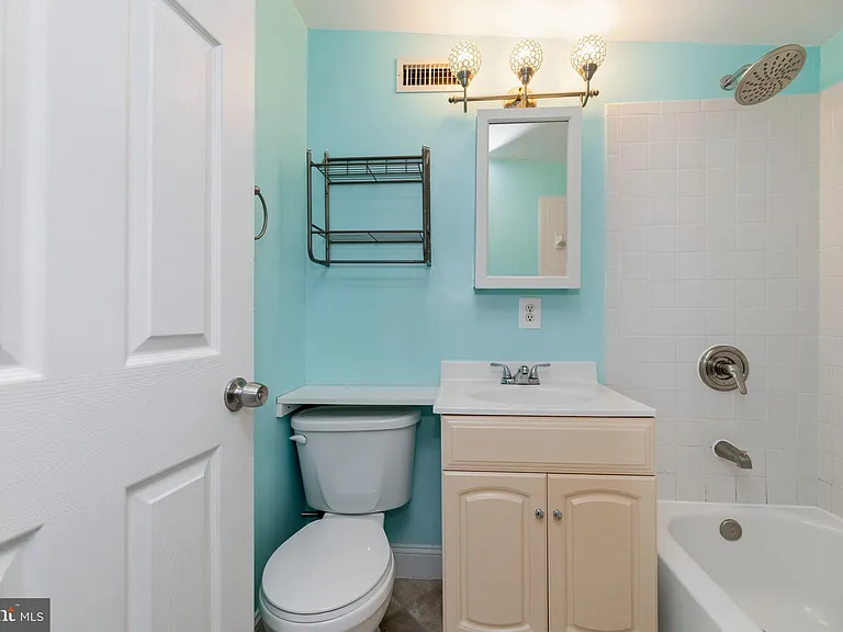 6823 Barrett Rd — Photo 27