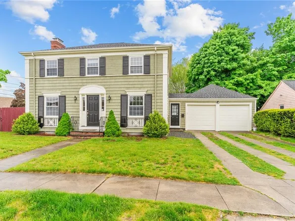 20 Avon Rd, Cranston, RI 02905