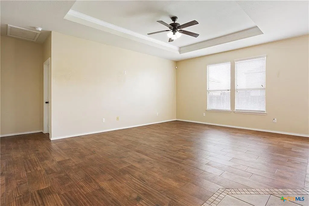 4 bed, 2.5 bath, 2516 sqft, $2,200 — Photo 3
