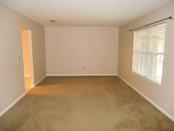 3rd image of 114 Dartmouth Way