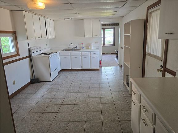 2nd image of 114 E Plum St