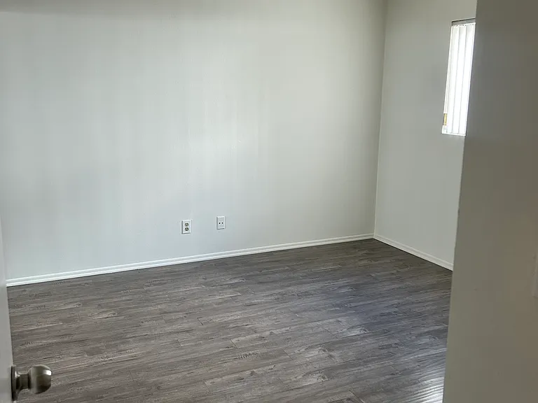 12701 Moorpark St #107 — Photo 15