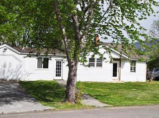 105 Jackson Ave, Hot Springs, NC 28743