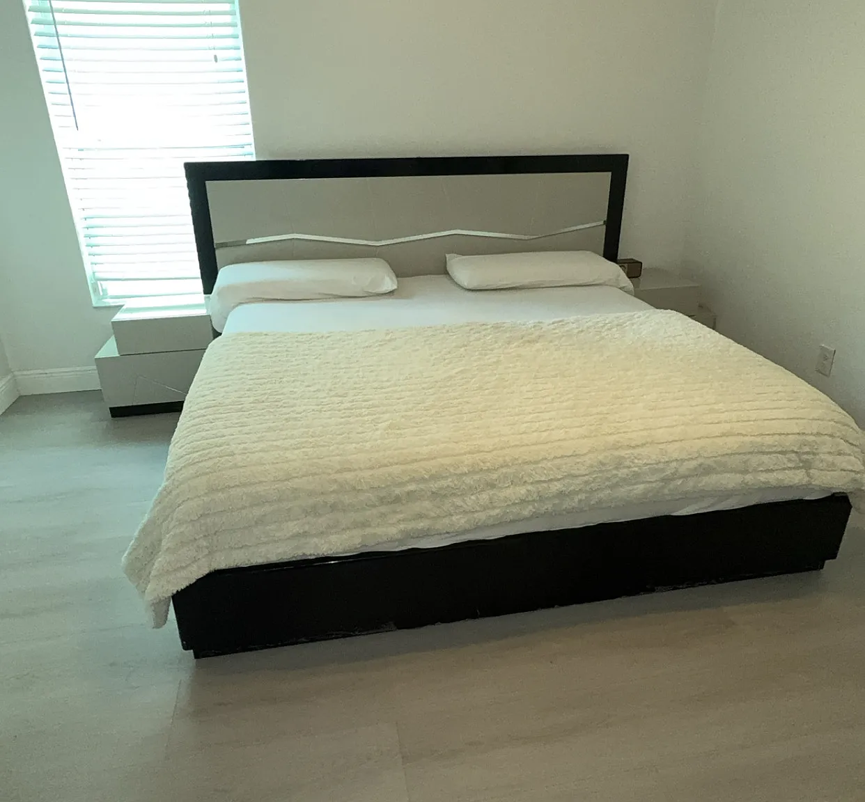 5 bed, 3.5 bath, 2785 sqft, $1,250 — Photo 1
