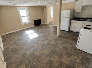 62 Main St APT B, Dexter, ME 04930