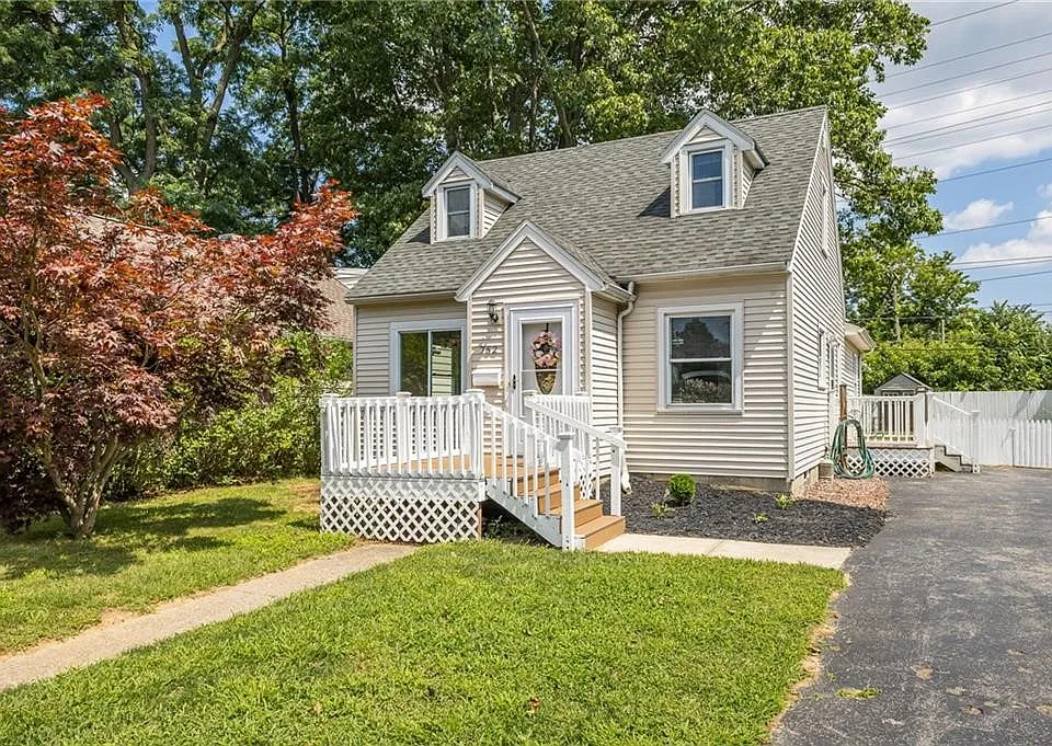 752 Bennington Dr