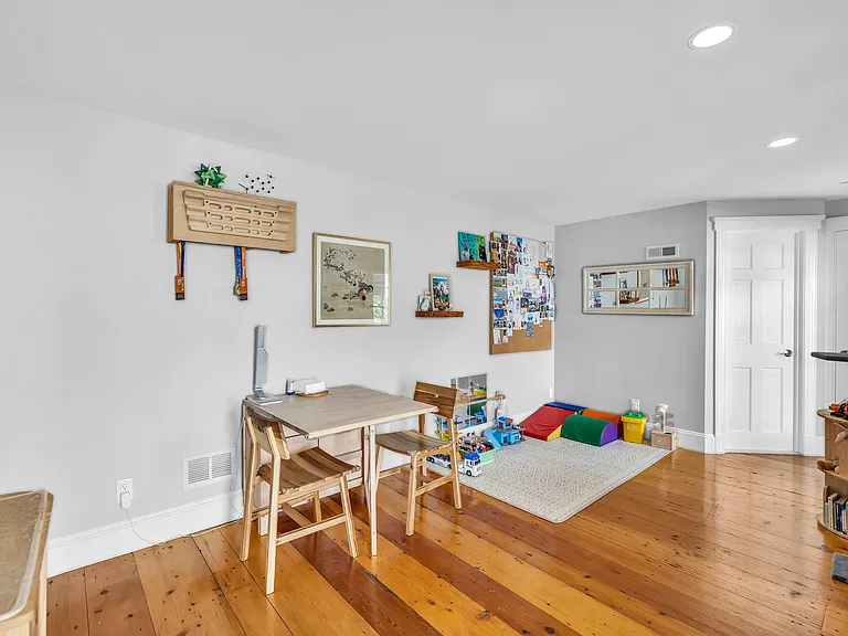 57 Bristol St #57 — Photo 2