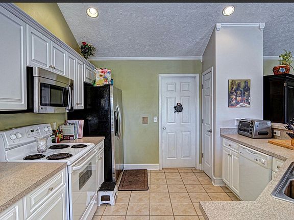 5th image of 8131 Bahia Honda Dr