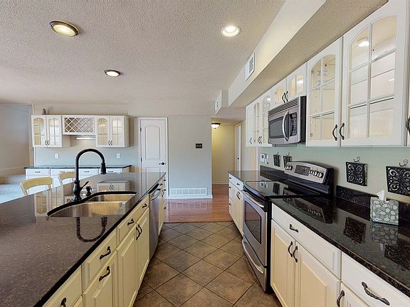5th image of 1002 Mount Eden Dr