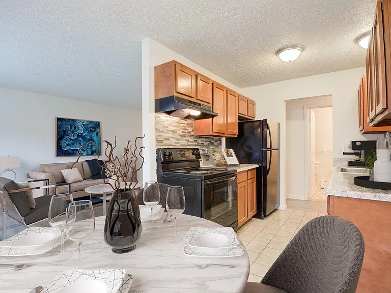 Knollwood Manor Apartment Homes — Photo 6