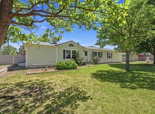 8 Phillips Dr, Los Lunas, NM 87031