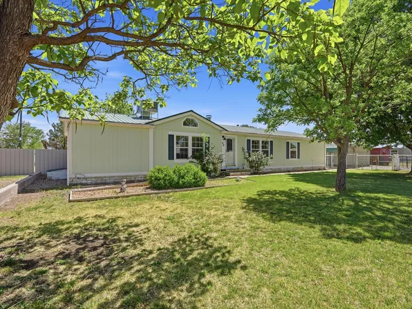 8 Phillips Dr, Los Lunas, NM 87031