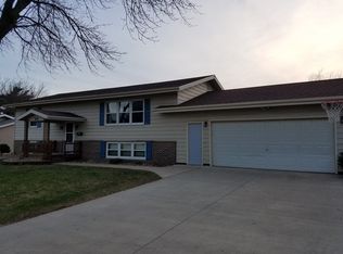 315 S 5th Ave, New Hampton, IA 50659