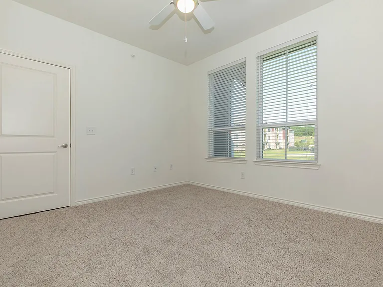 McKinney Falls Apartments — Photo 50