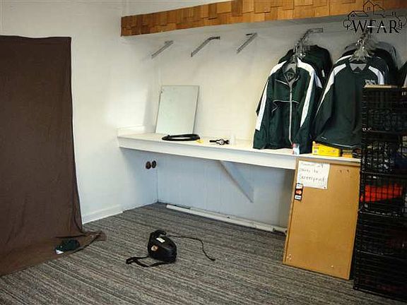 4th image of 121 W Park Ave
