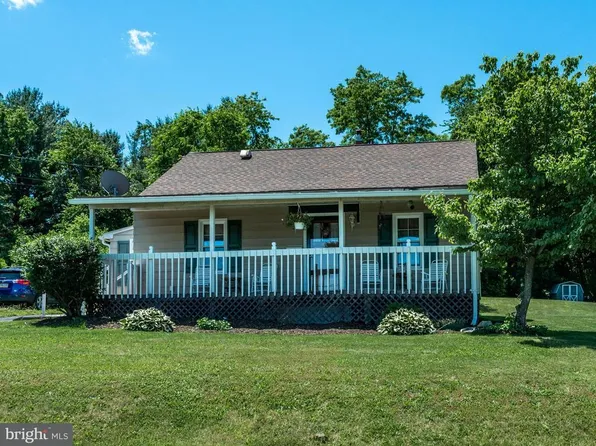 427 N Walnut St, Boiling Springs, PA 17007