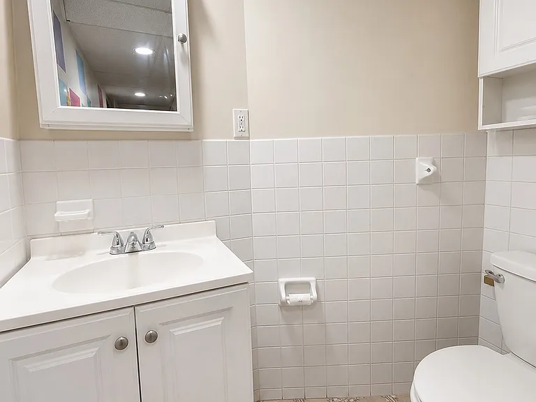 57 S Hobart St #BASEMENT — Photo 5