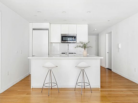 3rd image of 90 William St APT 16B