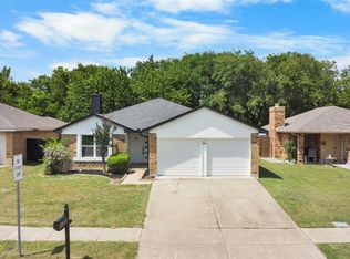 411 Valley Spring Dr, Arlington, TX 76018