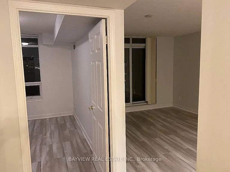 18 Kenaston Gdns #1401 — Photo 14