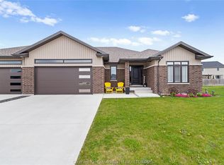 86 Bordeaux Pl, Chatham Kent, ON N7M 0S4