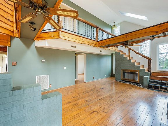 5th image of 699 Winton Rd