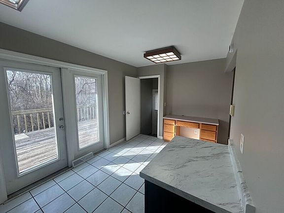 5th image of 2801 Royal Glen Dr