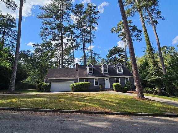 4th image of 390 Riverdale Rd