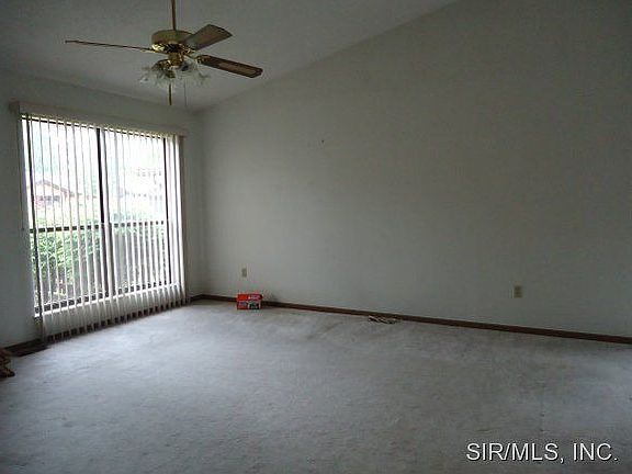 3rd image of 912 Westwood Vlg