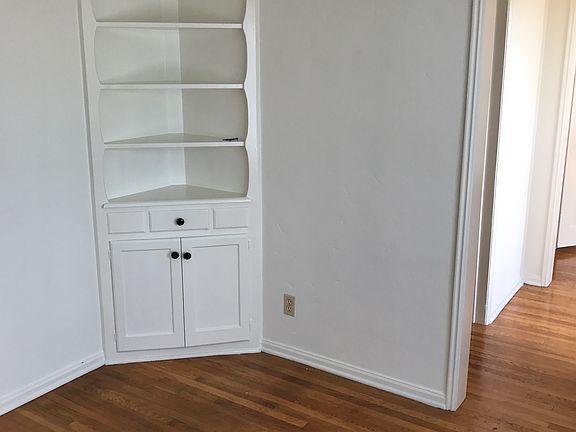 5th image of 327 Bay Shore Ave