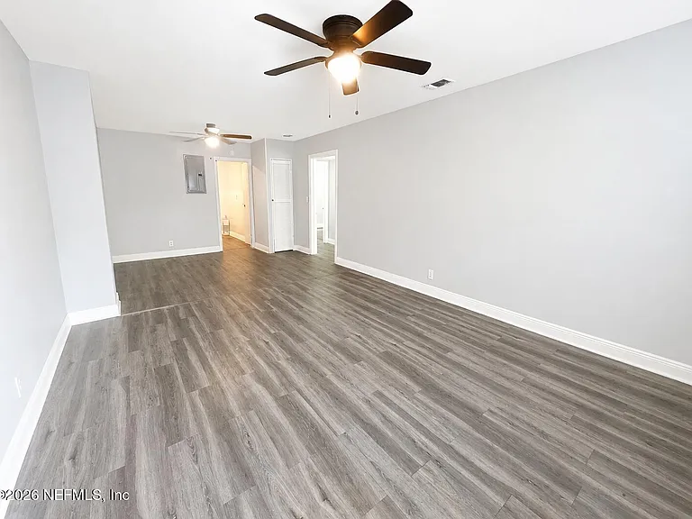 4918 N Pearl St — Photo 4