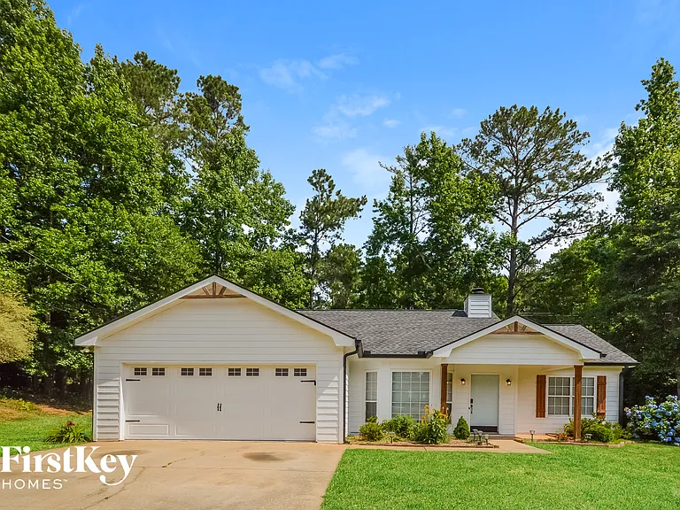 220 Lakefront Dr — Photo 1