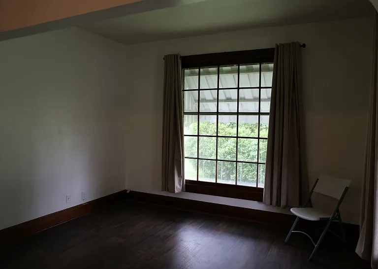 228 N Poplar St — Photo 5