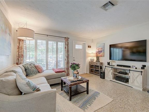 5th image of 5372 NE 4th Ave