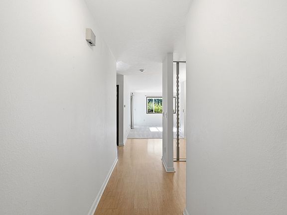 2nd image of 336 SE 50th Ave Unit 1