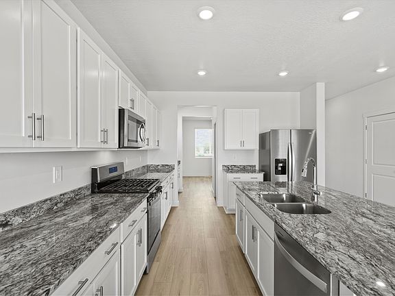 SLC_Willow_ 4281_Kitchen_B_953-N-200-East-Santaquin-UT.jpg