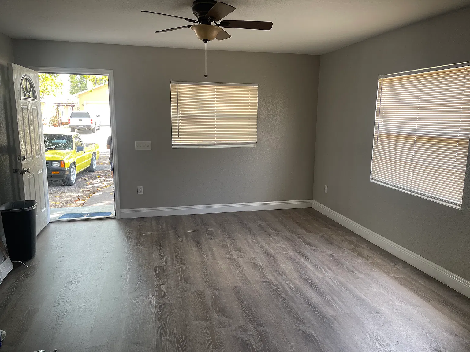 2 bed, 1000 sqft, $1,670 — Photo 2