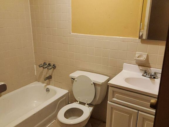 3rd image of 144-64 177th Pl #1