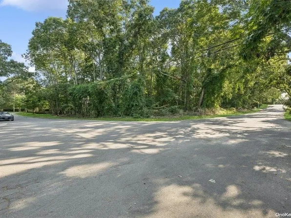 36 Bluff Point Road, Sag Harbor, NY 11963