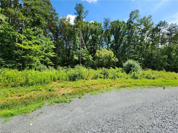 8211 Maple Grove Dr, Tobaccoville, NC 27050