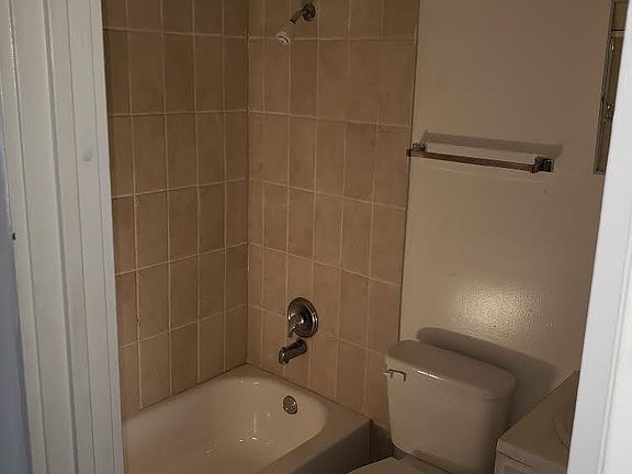 3rd image of 1709 W Chariot Ct