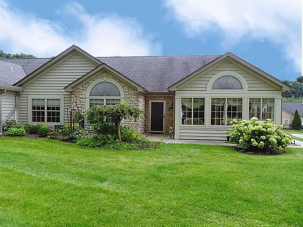 2501 Golf Course Dr, Washington, PA 15301