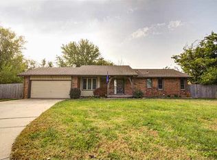 324 Countryside Ct, Andover, KS 67002