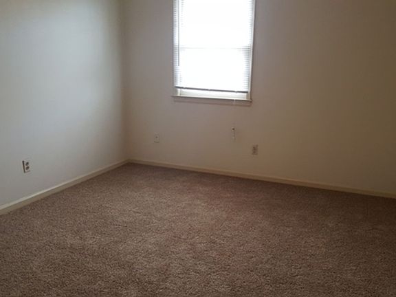 3rd image of 1422 Ashbourne Dr