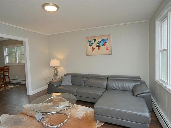 4th image of 94 Bellevue Ave