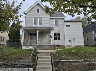 3260 N 21st St, Milwaukee, WI 53206
