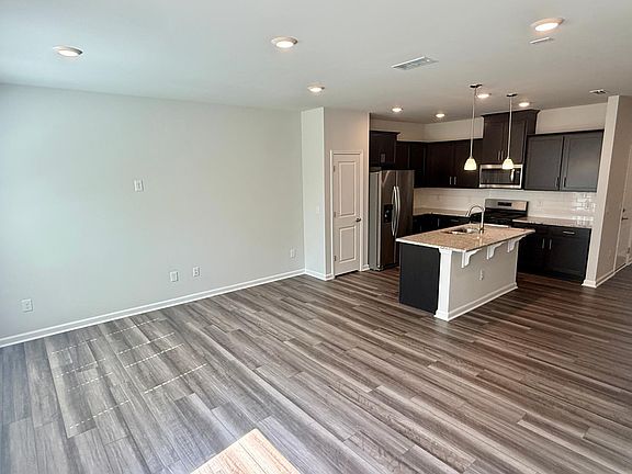 4th image of 902 Plum Creek Pl