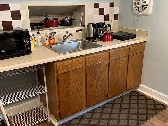 4th image of 2356 Grandview Ave Floor 3
